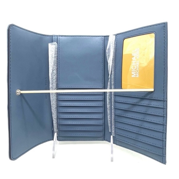 Michael Kors Large Trifold Wallet Blue
Lagoon - Picture 8 of 9